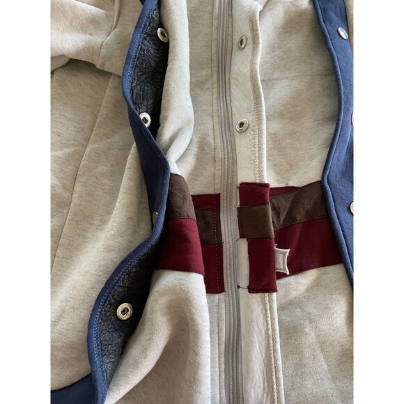Spirit Halloween Assasins Creed Hooded Jacket Cosplay Gray Teen Large 12-14 NWT - Picture 10 of 16